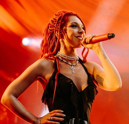 Анна Грин, Lascala, в кастомных наушниках System Elements