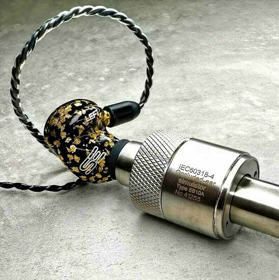 Профессиональный замер кастомных наушников System Elements на измерительном микрофоне