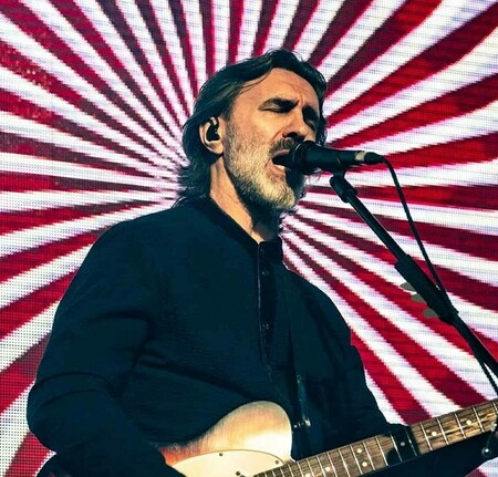 Вячеслав Бутусов в кастомных наушниках System Elements