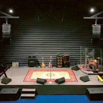 Сцена TSGroup Performance Center — шоу-рум Александра Чарского