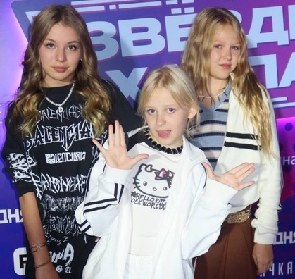 Даша, Злата, Мирослава - Наушники Виртуоз (3 драйвера, арт. A3) Даша, Злата, Мирослава (Даша Да, Злата и Мирослава Быковы)