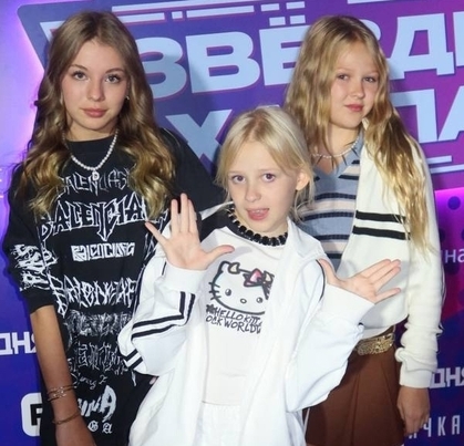 Даша, Злата, Мирослава - Наушники Виртуоз (3 драйвера, арт. A3) Даша, Злата, Мирослава (Даша Да, Злата и Мирослава Быковы)