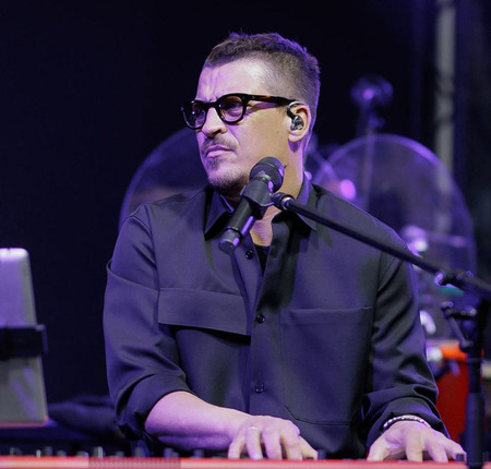 Антон Беляев и группа Therr Maitz в кастомных наушниках System Elements