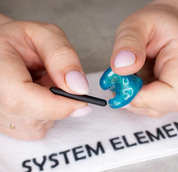 Чистка звуковых отверстий кастомных наушников System Elements