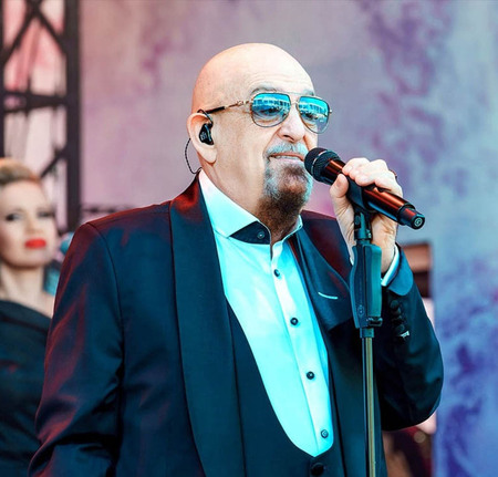 Михаил Шуфутинский в кастомных наушниках System Elements